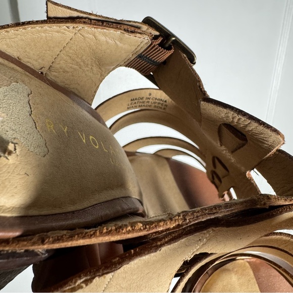 Very Volatile Los Angeles Leather Platform Tan Strappy Heels size 9 - Picture 11 of 11